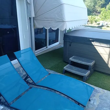 شقة Location Bastia, U Fiumicellu. Vue Mer. Jacuzzi, Barbecue,... Pour 2 Personnes *