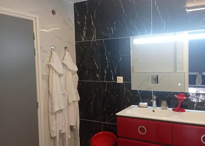 Location Bastia, U Fiumicellu. Vue Mer. Jacuzzi, Barbecue,... Pour 2 Personnes * باستيا