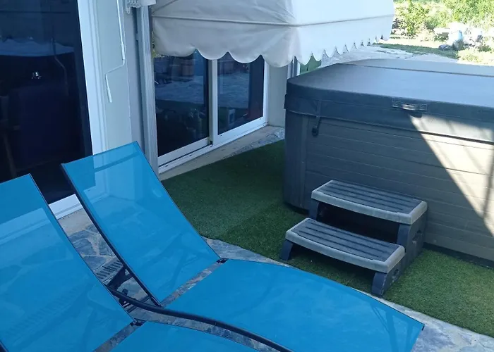 شقة Location Bastia, U Fiumicellu. Vue Mer. Jacuzzi, Barbecue,... Pour 2 Personnes *